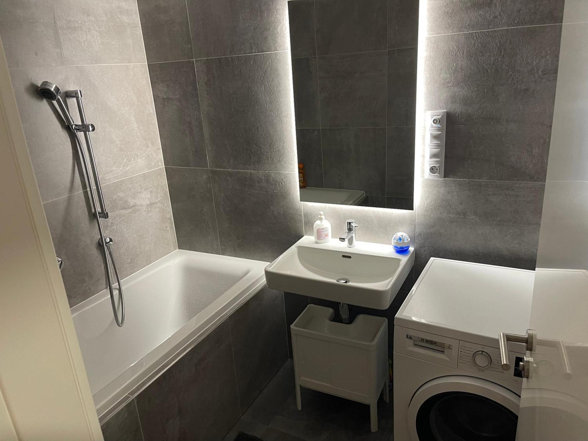 Apartmán 4 Room, 2 Bath, Parking